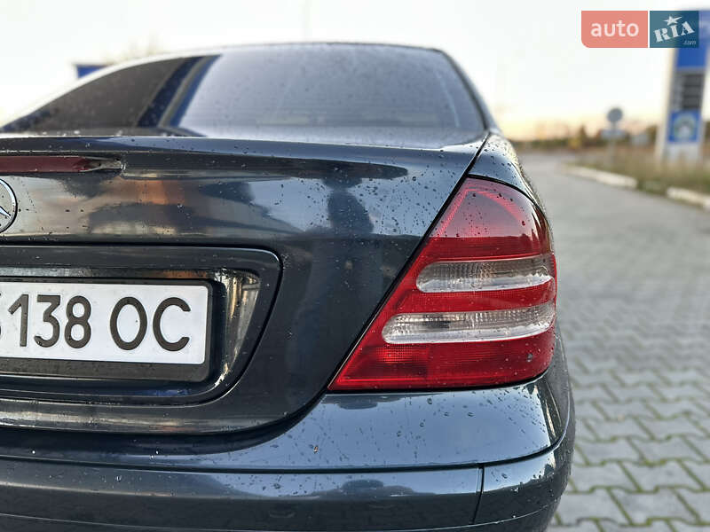 Седан Mercedes-Benz C-Class 2001 в Жовкве