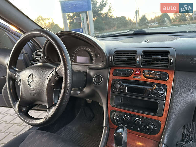 Седан Mercedes-Benz C-Class 2001 в Жовкве