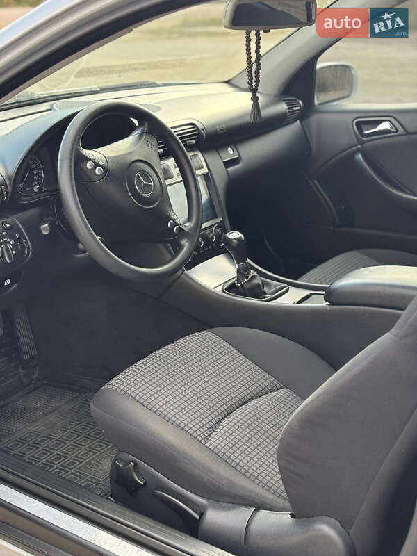 Купе Mercedes-Benz C-Class 2005 в Новояворовске