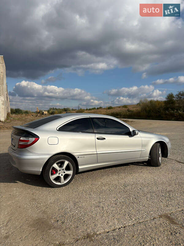 Купе Mercedes-Benz C-Class 2005 в Новояворовске