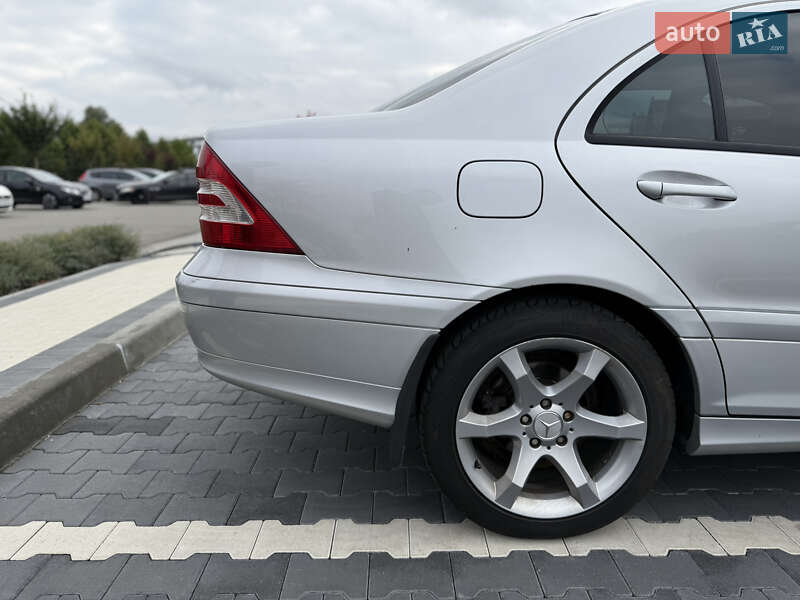 Седан Mercedes-Benz C-Class 2006 в Ірпені