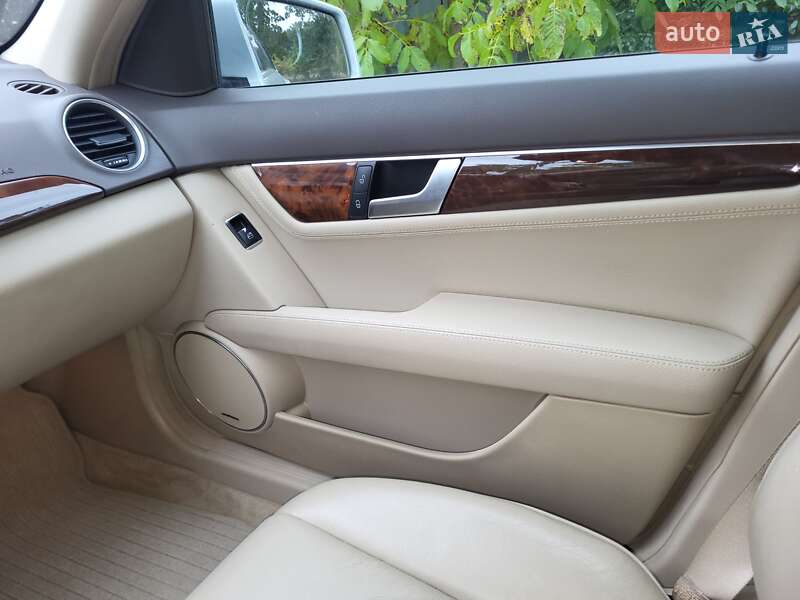Седан Mercedes-Benz C-Class 2011 в Вінниці