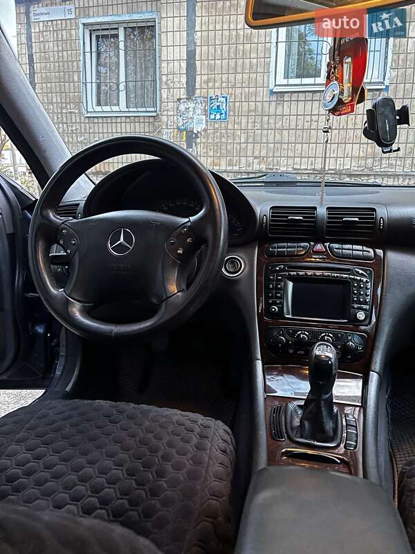 Седан Mercedes-Benz C-Class 2003 в Кривому Розі