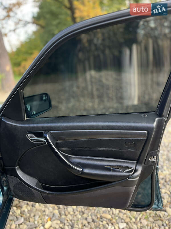 Седан Mercedes-Benz C-Class 1998 в Черновцах