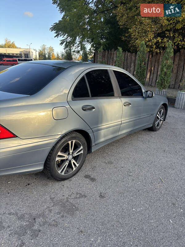 Седан Mercedes-Benz C-Class 2005 в Виннице