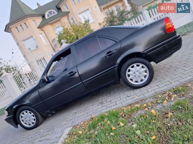 Седан Mercedes-Benz C-Class 1994 в Чернівцях