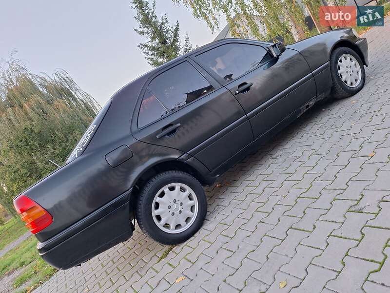 Седан Mercedes-Benz C-Class 1994 в Чернівцях