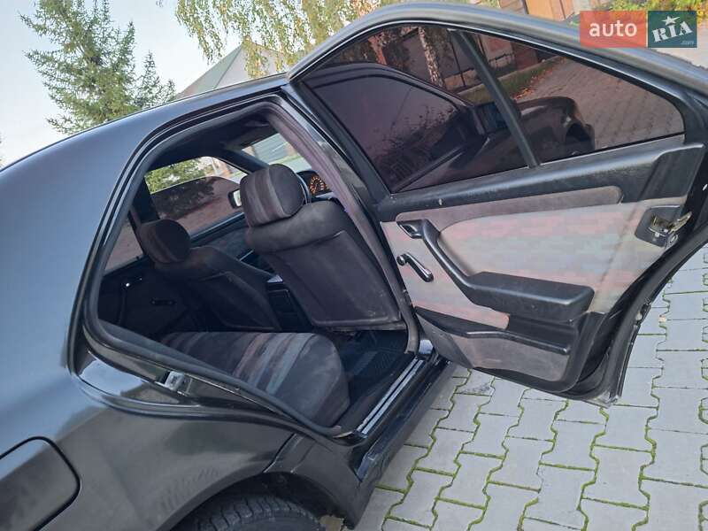 Седан Mercedes-Benz C-Class 1994 в Чернівцях