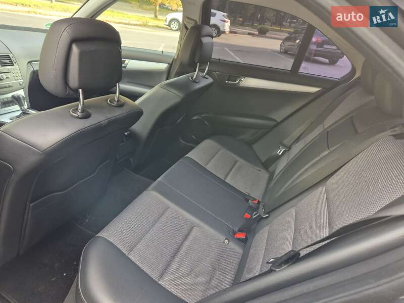 Седан Mercedes-Benz C-Class 2011 в Виннице
