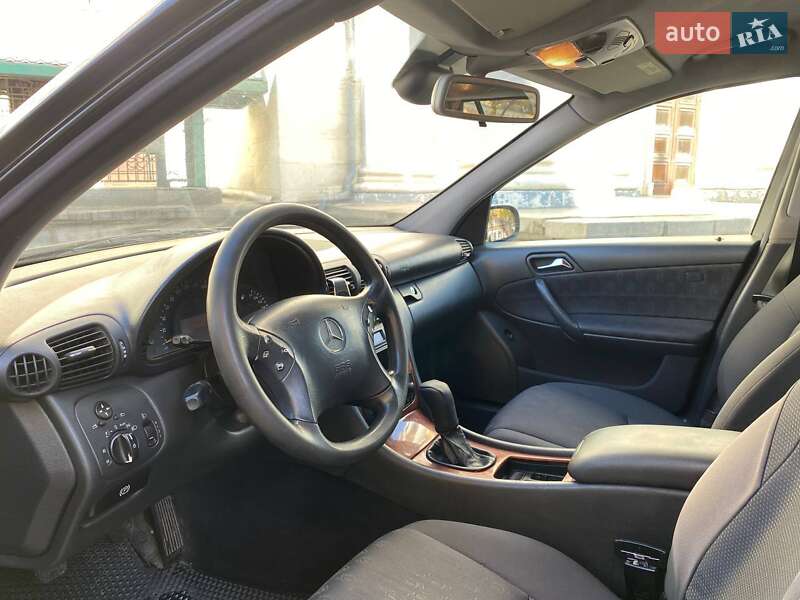 Універсал Mercedes-Benz C-Class 2003 в Запоріжжі