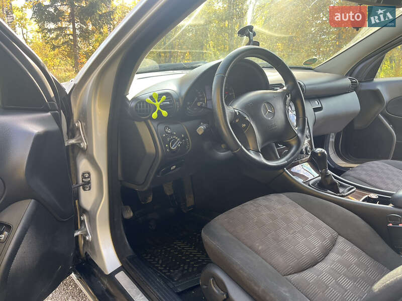 Універсал Mercedes-Benz C-Class 2004 в Кельменцях
