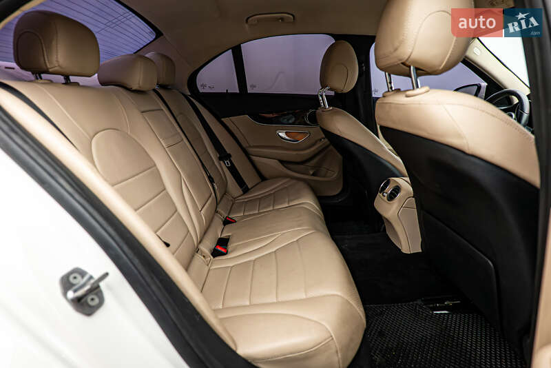 Седан Mercedes-Benz C-Class 2017 в Києві фото 22 Седан Mercedes-Benz C-Class 2017 в Києві