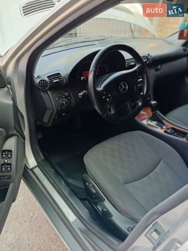 Седан Mercedes-Benz C-Class 2003 в Запоріжжі
