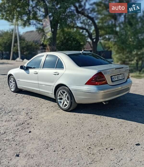 Седан Mercedes-Benz C-Class 2003 в Запоріжжі