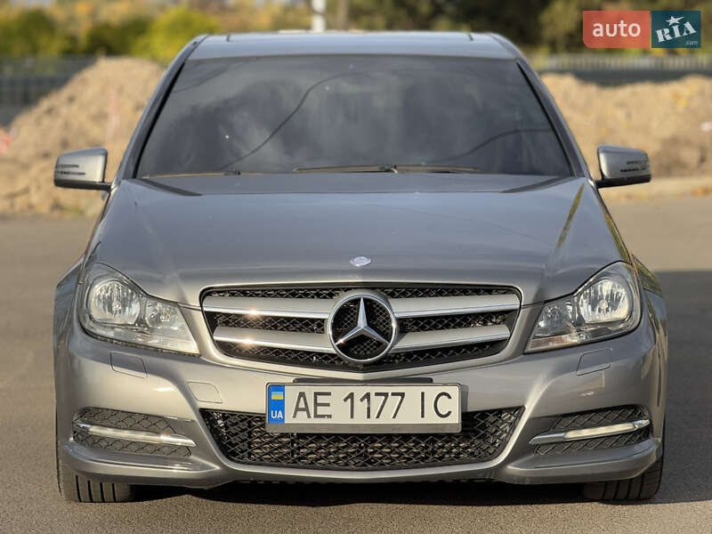 Седан Mercedes-Benz C-Class 2012 в Днепре