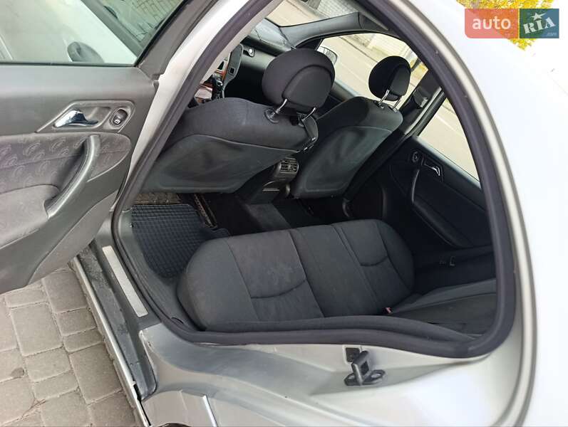 Седан Mercedes-Benz C-Class 2001 в Житомире