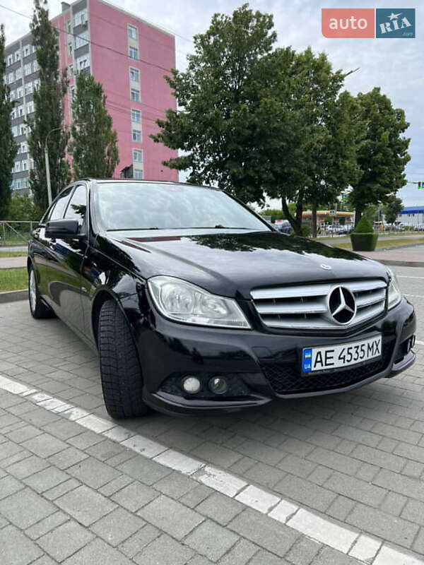 Mercedes-Benz C-Class 2011