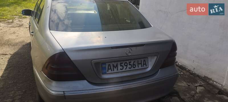 Седан Mercedes-Benz C-Class 2000 в Черновцах