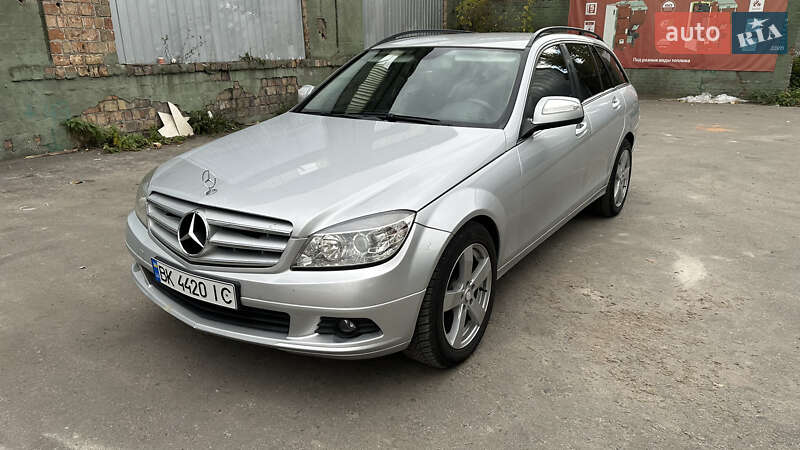 Універсал Mercedes-Benz C-Class 2009 в Києві