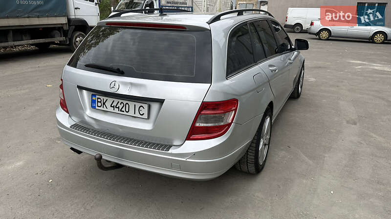 Універсал Mercedes-Benz C-Class 2009 в Києві