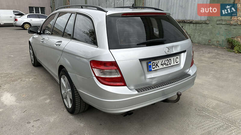 Універсал Mercedes-Benz C-Class 2009 в Києві