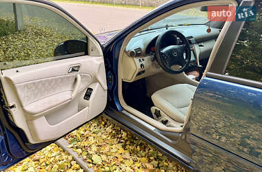 Универсал Mercedes-Benz C-Class 2002 в  фото 12 Универсал Mercedes-Benz C-Class 2002 в