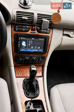 Универсал Mercedes-Benz C-Class 2002 в  фото 18 Универсал Mercedes-Benz C-Class 2002 в