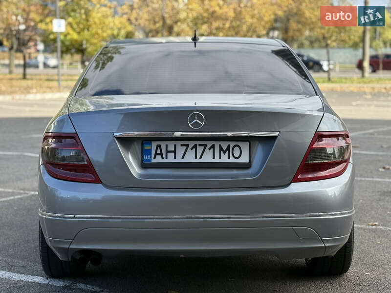 Седан Mercedes-Benz C-Class 2008 в Днепре