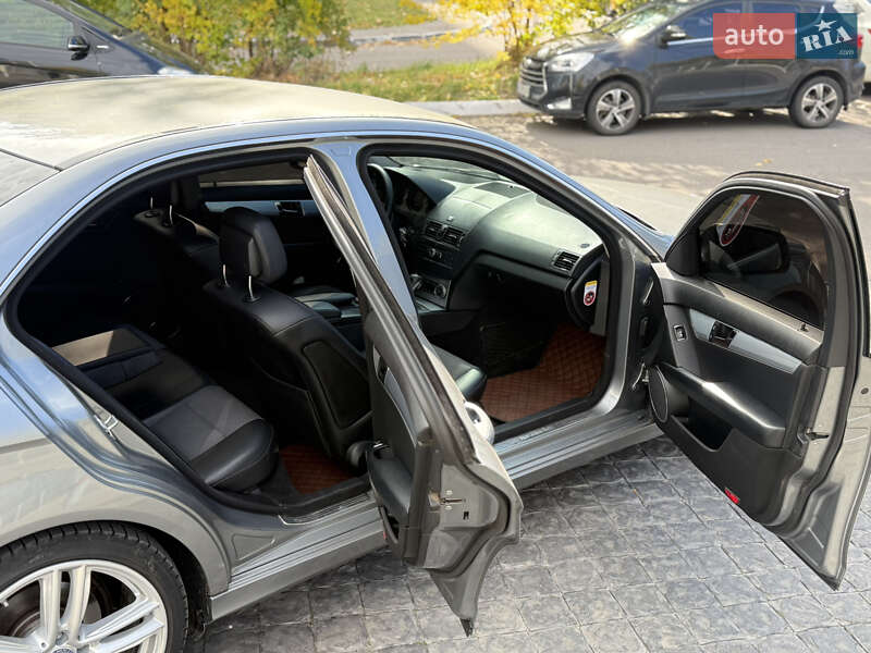 Седан Mercedes-Benz C-Class 2008 в Днепре