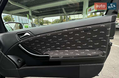 Купе Mercedes-Benz C-Class 2004 в 