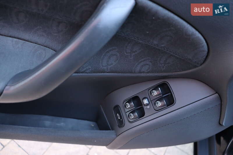Седан Mercedes-Benz C-Class 2002 в Львове фото 10 Седан Mercedes-Benz C-Class 2002 в Львове