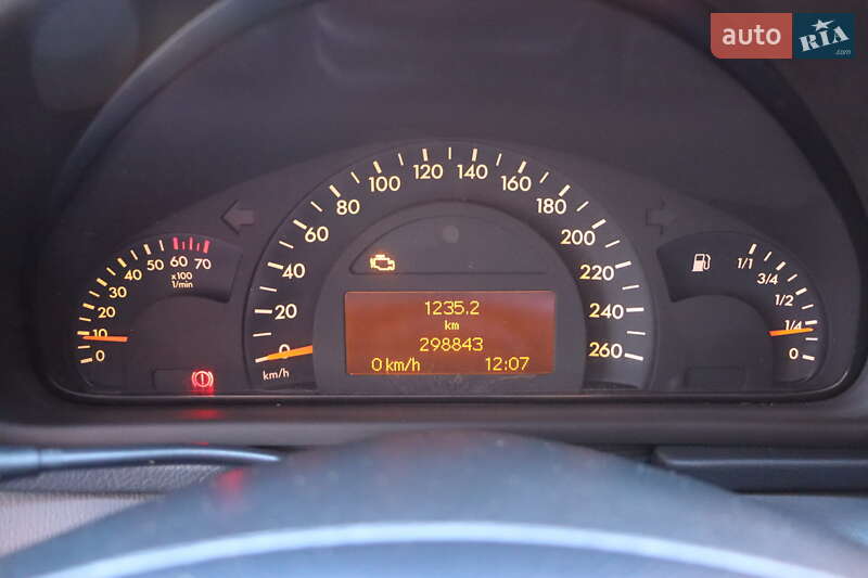 Седан Mercedes-Benz C-Class 2002 в Львове фото 15 Седан Mercedes-Benz C-Class 2002 в Львове
