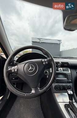 Универсал Mercedes-Benz C-Class 2004 в  фото 6 Универсал Mercedes-Benz C-Class 2004 в