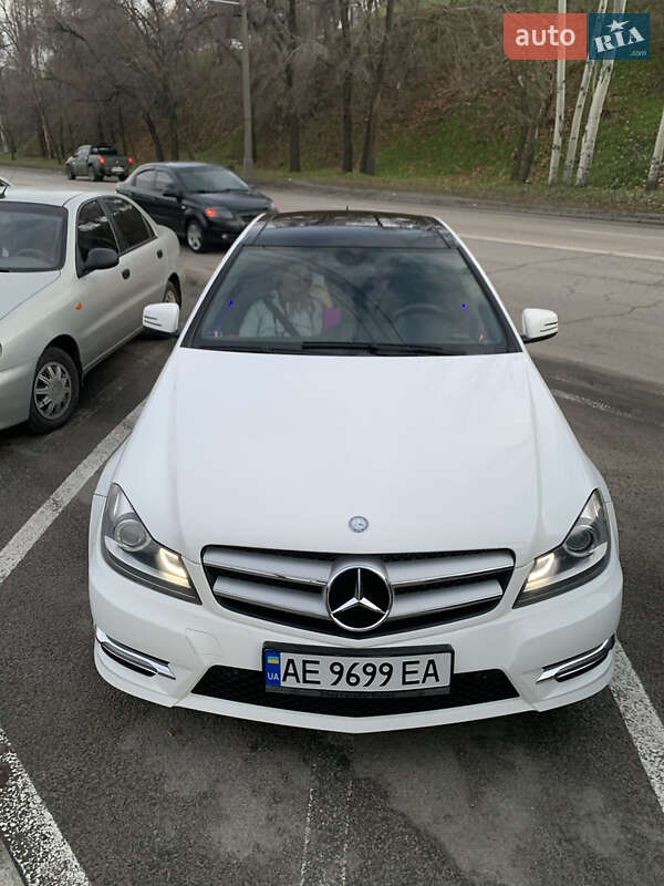 Седан Mercedes-Benz C-Class 2013 в Днепре