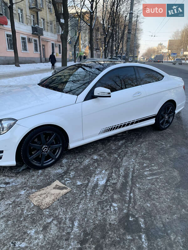Седан Mercedes-Benz C-Class 2013 в Днепре