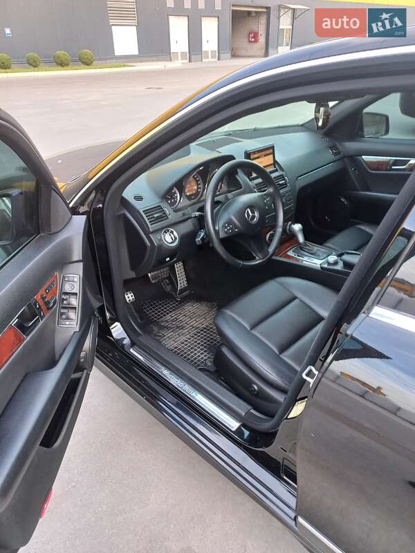 Седан Mercedes-Benz C-Class 2010 в Днепре