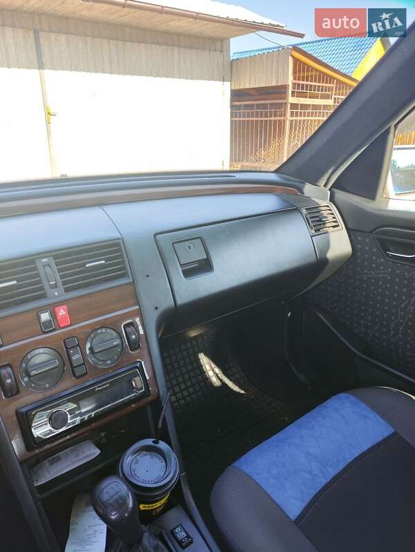 Седан Mercedes-Benz C-Class 1994 в Чернівцях