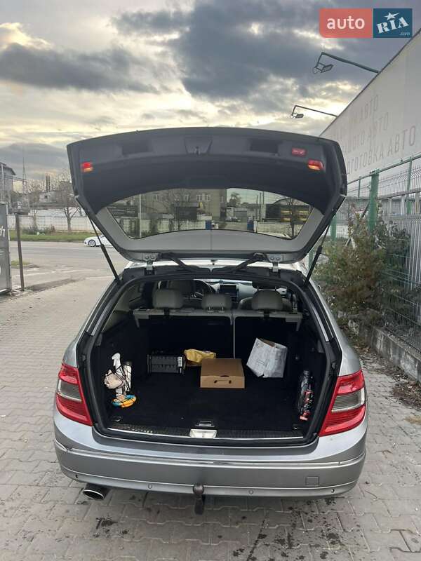 Універсал Mercedes-Benz C-Class 2010 в Івано-Франківську