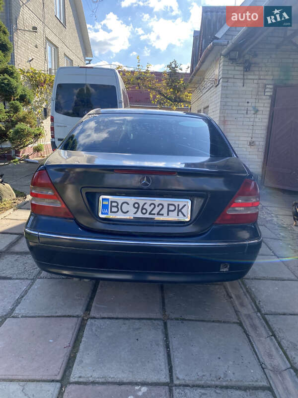 Седан Mercedes-Benz C-Class 2002 в Львове