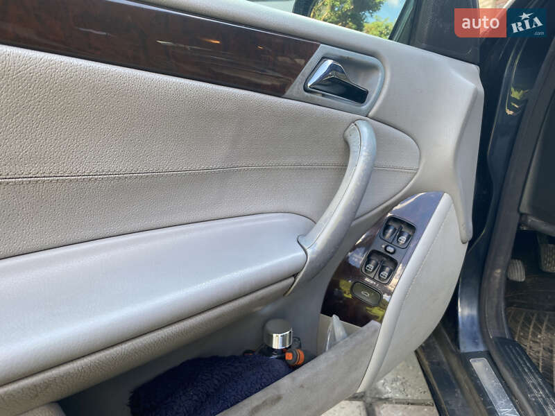 Седан Mercedes-Benz C-Class 2002 в Львове