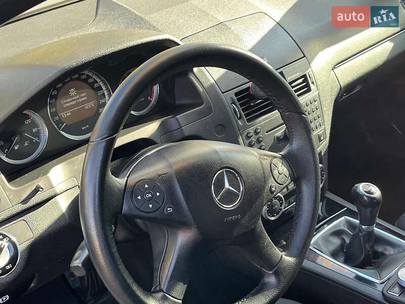 Универсал Mercedes-Benz C-Class 2010 в Киеве