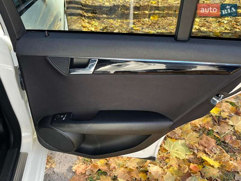 Универсал Mercedes-Benz C-Class 2010 в Киеве