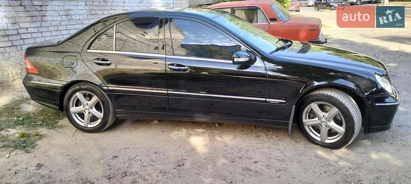 Седан Mercedes-Benz C-Class 2005 в Николаеве