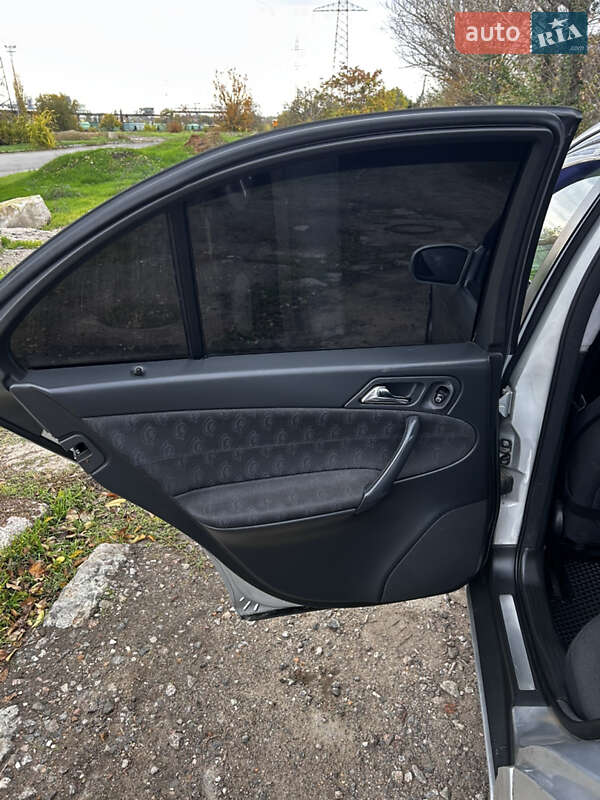 Седан Mercedes-Benz C-Class 2001 в Николаеве