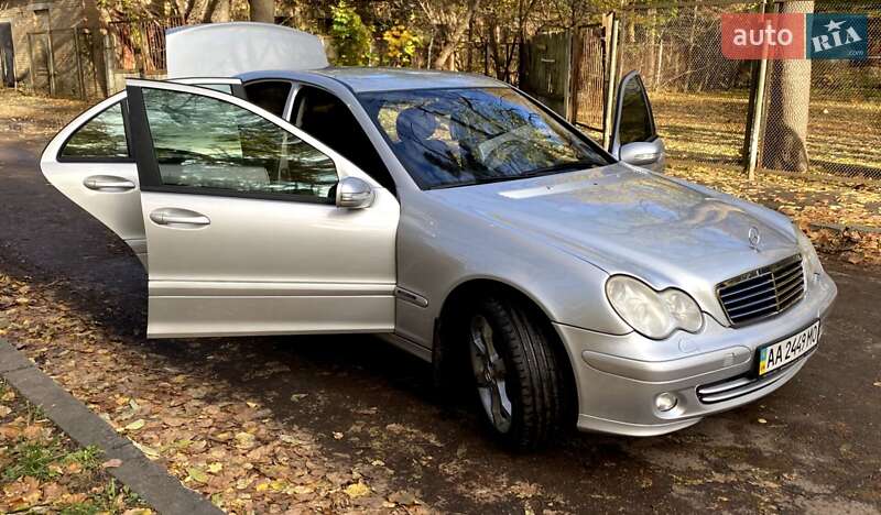Седан Mercedes-Benz C-Class 2006 в Києві фото 28 Седан Mercedes-Benz C-Class 2006 в Києві