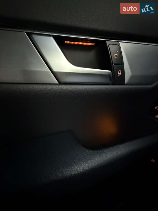 Седан Mercedes-Benz C-Class 2011 в Києві фото 57 Седан Mercedes-Benz C-Class 2011 в Києві