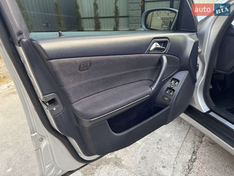 Седан Mercedes-Benz C-Class 2004 в Нетешине фото 30 Седан Mercedes-Benz C-Class 2004 в Нетешине