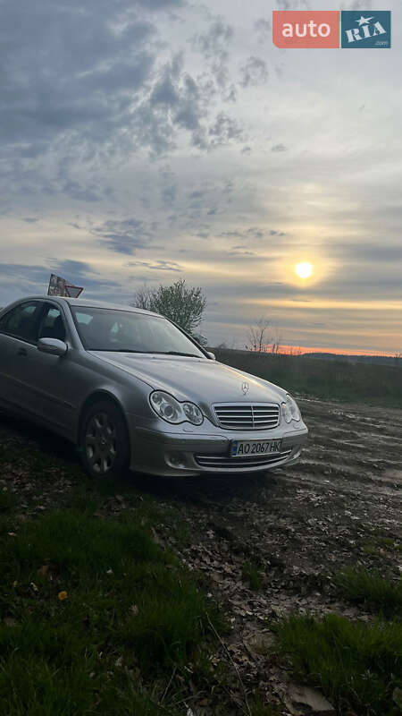 Mercedes-Benz C-Class 2004 Mercedes-Benz C-Class 2004