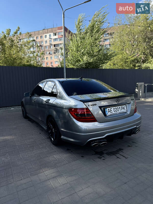 Седан Mercedes-Benz C-Class 2012 в Днепре