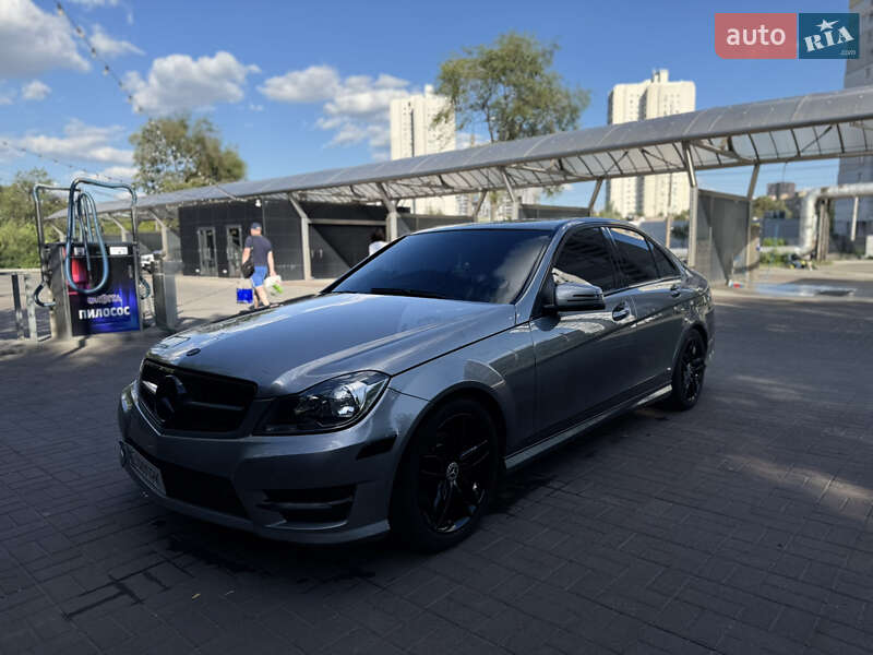 Седан Mercedes-Benz C-Class 2012 в Днепре